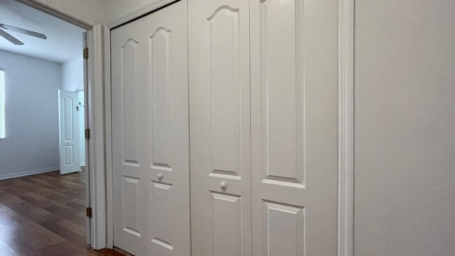 Building Photo - Charming,Pet Friendly 2 Bedroom, 2.5 Bath Townhome!