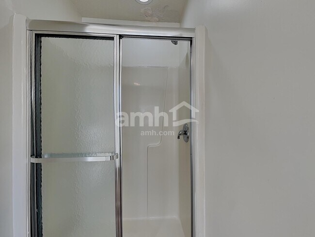 Building Photo - 105 Exeter Ct