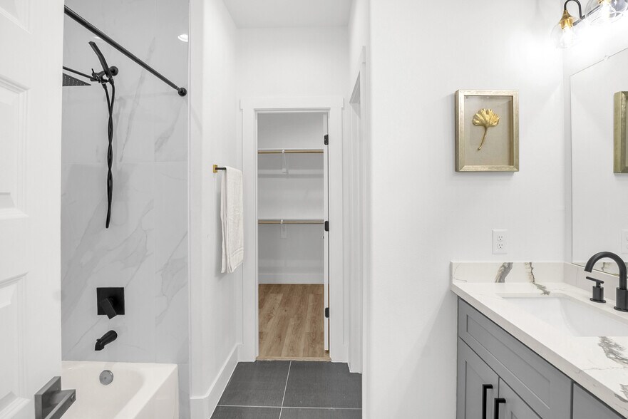 Master Bathroom - 4321 McKinley St