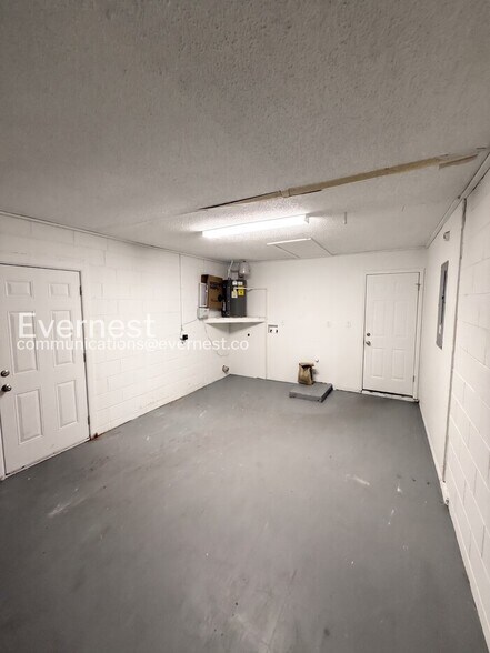 Building Photo - 10485 Lightwood St