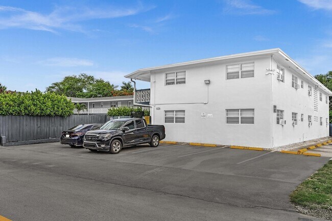 Building Photo - 626 SW 14th Ave