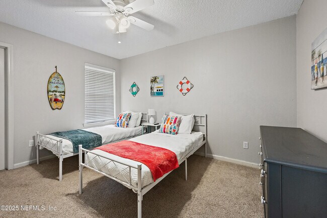 Building Photo - 677 Scrub Jay Dr