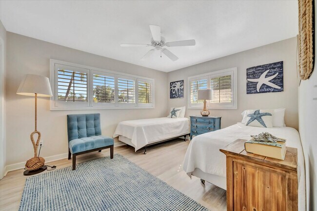 Building Photo - 1038 Contento St