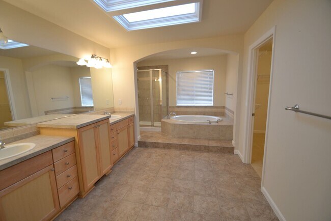 Building Photo - 4Bd/2.5Ba Snohomish Home