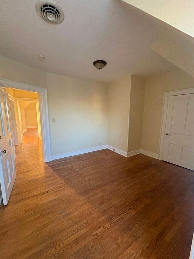 Building Photo - 509 Monroe Ave