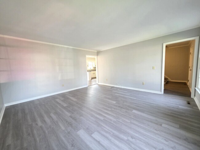 Building Photo - 830 Larch Way