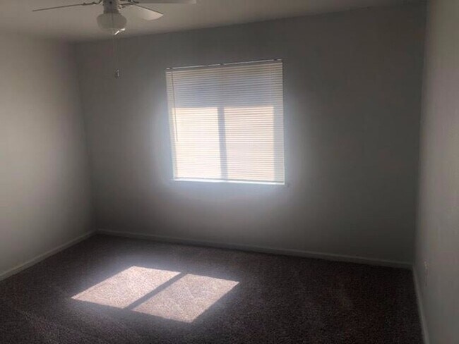 Building Photo - 2 Bedroom 1 Bathroom in East Denver Availa...