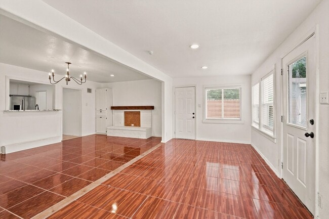 Building Photo - Welcome Home to East Terrell Hills!
