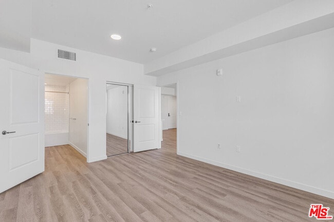 Building Photo - 10824 Blix St