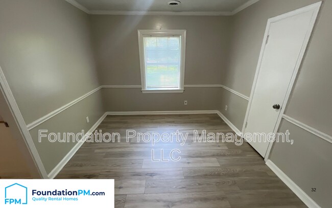 Building Photo - 1847 Driftwood Ave