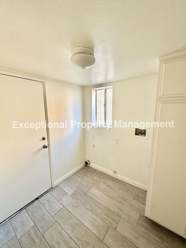 Building Photo - Ready to move in 3 bed 3 bath home!