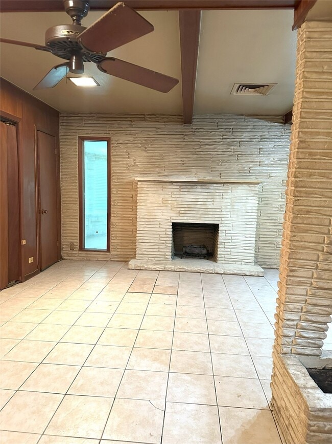 Building Photo - 4849 Larkspur St