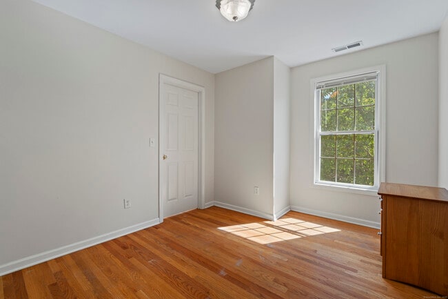 Building Photo - 802 Evergreen Ave