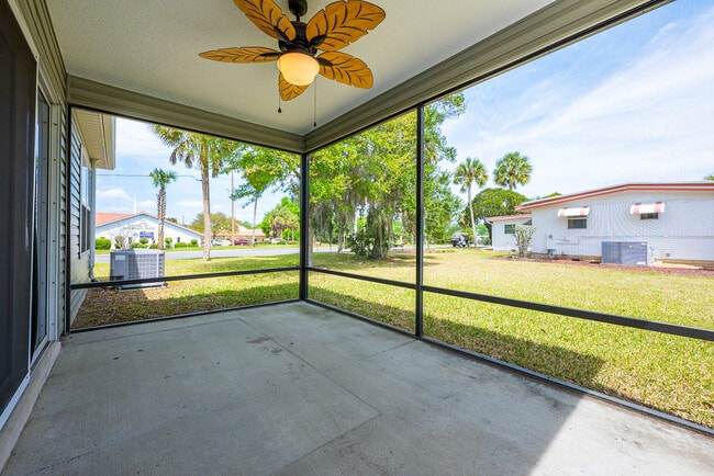 Building Photo - 1329 Paradise Dr