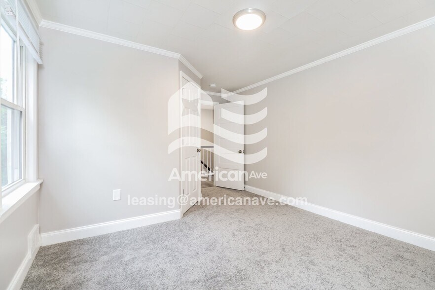 Building Photo - 1222 Main St