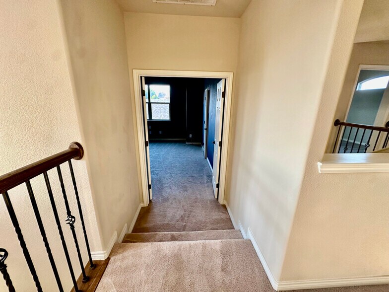 Building Photo - 705 Cypress Hill Dr