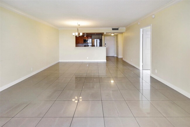 Building Photo - 2500 Parkview Dr
