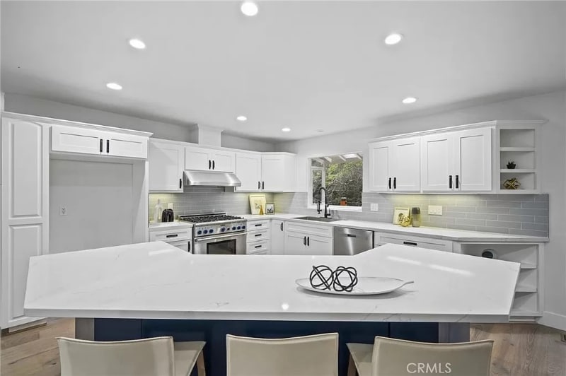 Building Photo - 21171 Colina Dr