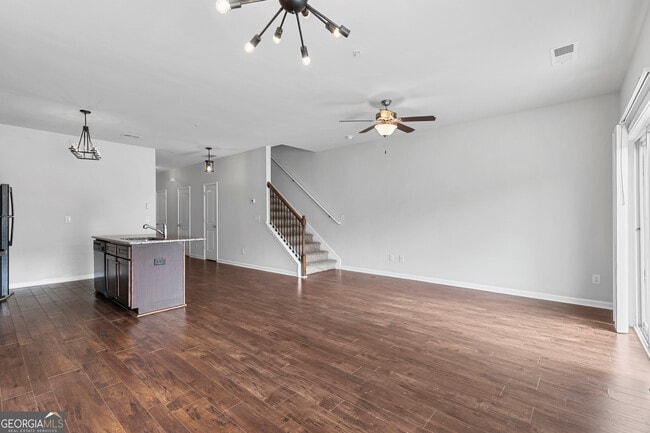 Building Photo - 1969 Old Dogwood