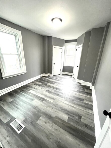 Building Photo - 5632 Warrington Ave