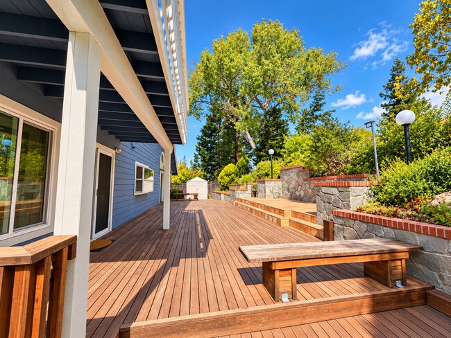 Building Photo - 3071 Crestablanca Dr