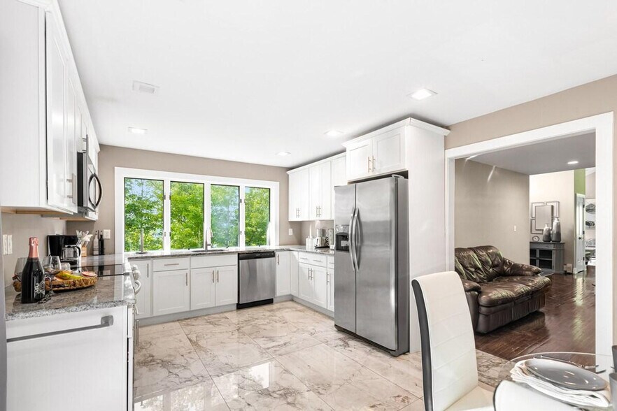 Building Photo - 1099 NY-17M