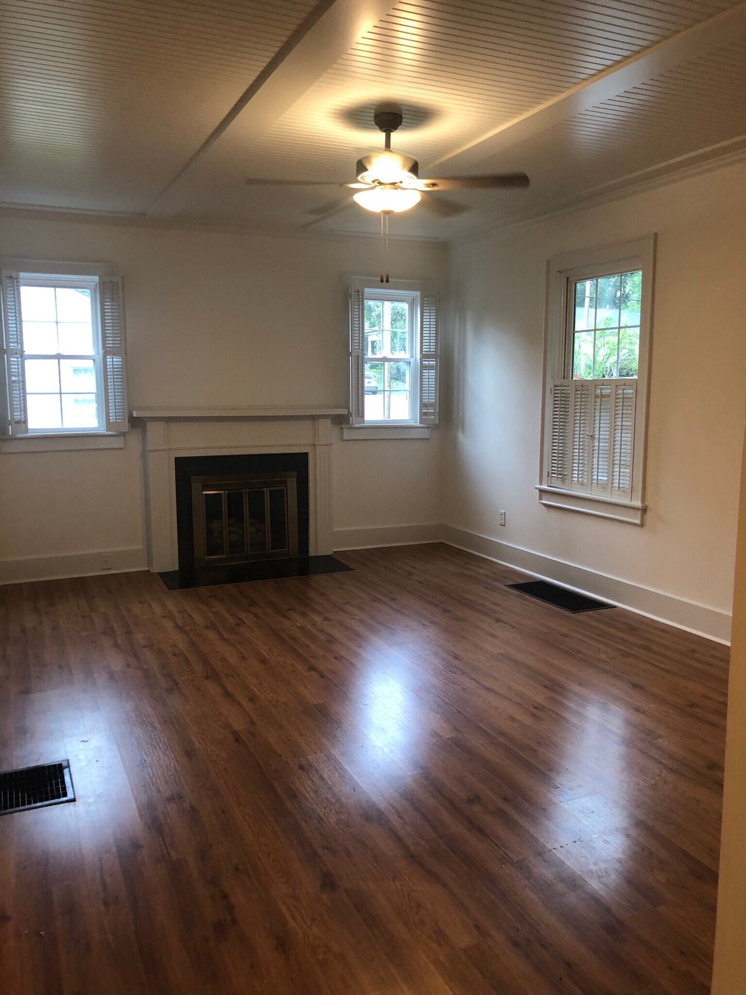 Spacious Liivng room with gas fireplace - 873 Highland Ave NW