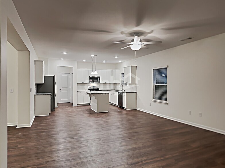 Building Photo - 41 Camp Cir