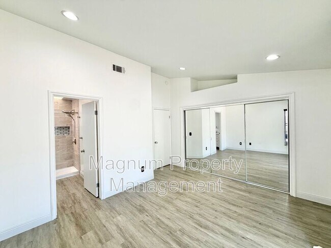 Building Photo - 39721 Rustic Glen Dr