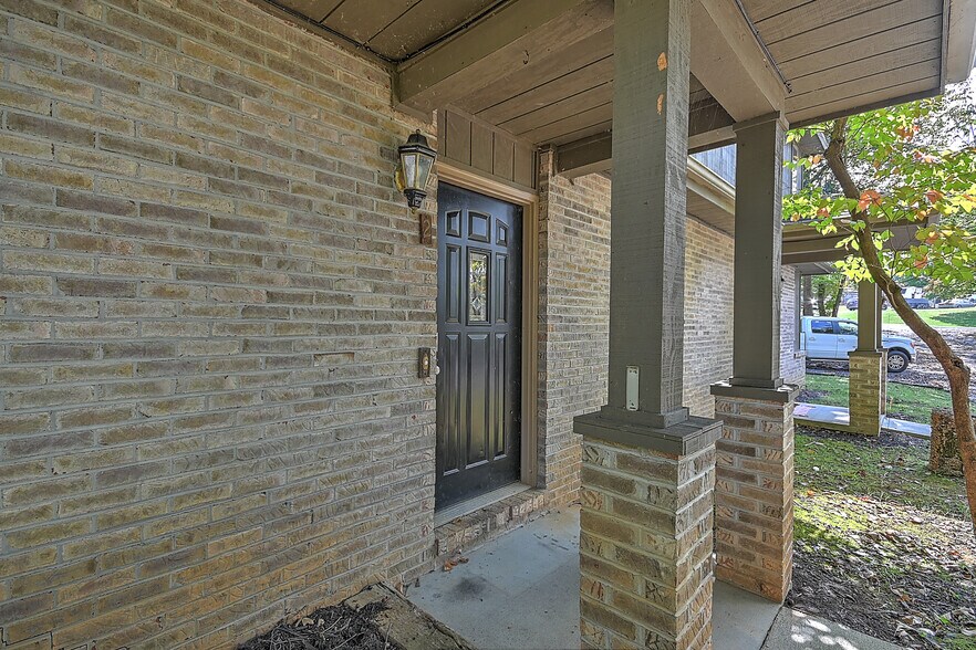 Building Photo - 208 Dean St