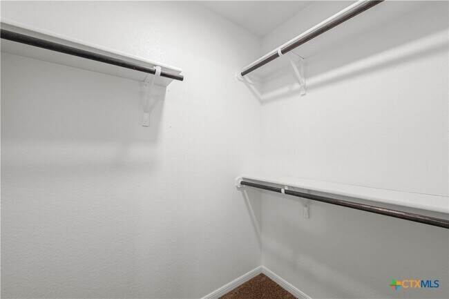 Building Photo - 314 Pointer St