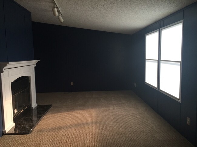 Building Photo - 1331 Ponderosa Ave NW