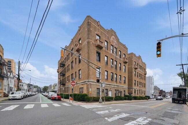 Building Photo - 144 Old Bergen Rd