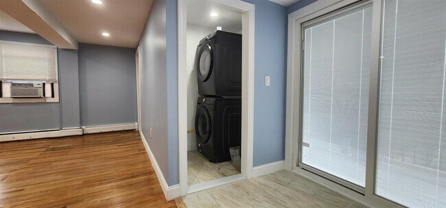 Building Photo - 442 New York Ave