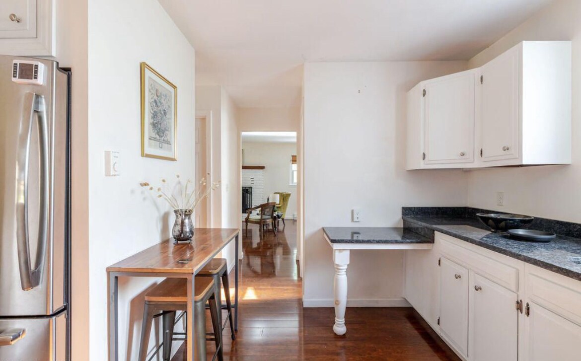 Building Photo - 230 Middle Rd