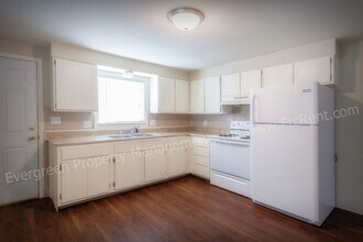 Building Photo - 3006 Sunset Dr