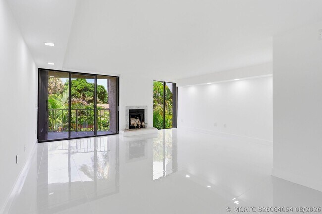 Building Photo - 1222 Hillsboro Mile