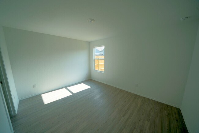 Building Photo - Gorgeous like-new home Available for Rent in Converse! Realtor Commission: $500