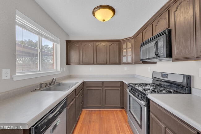 Building Photo - 11330 Loma Del Sol Dr