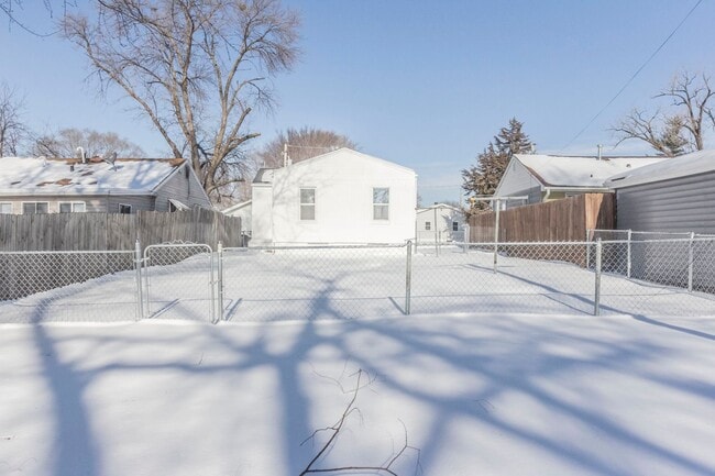 Building Photo - Newly remodeled 2 bedroom 1 bath home