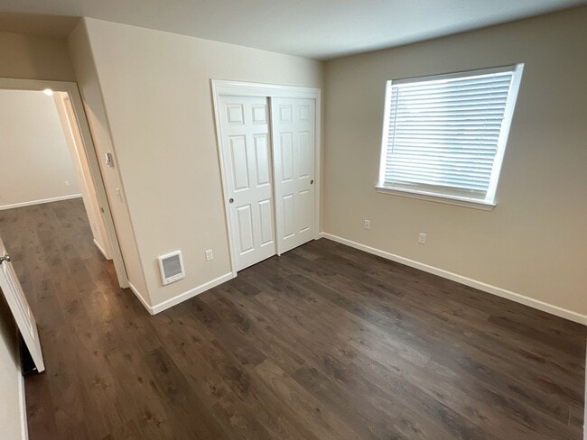 Building Photo - 275 Rickenbacker Ave