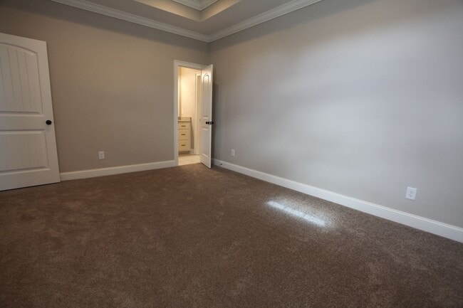 Building Photo - Townhome at Runningvine!