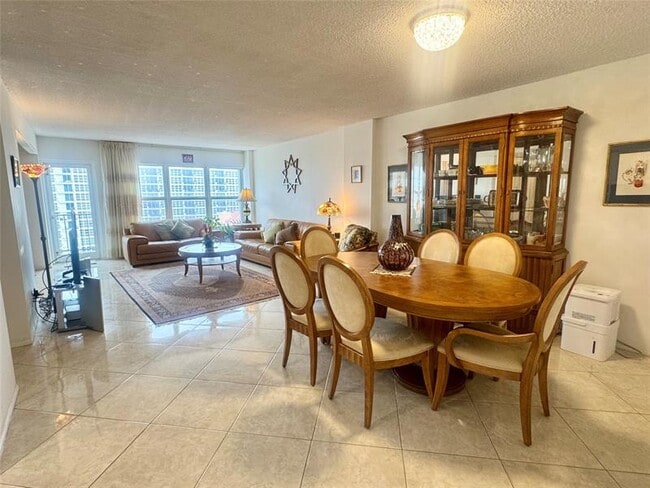 Building Photo - 405 N Ocean Blvd