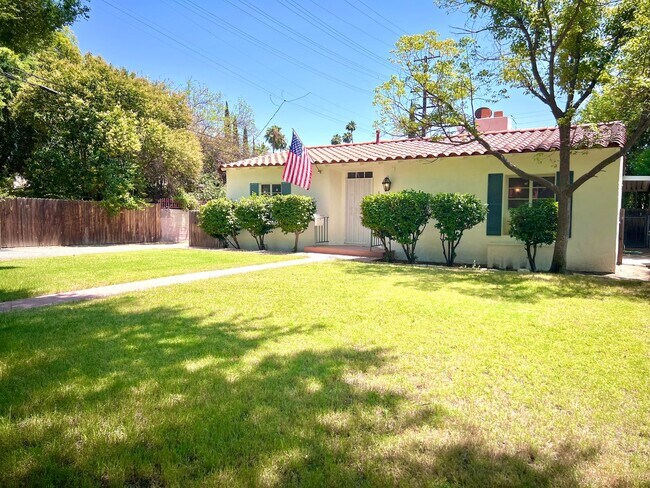 Building Photo - Cozy 2-Bedroom Home in San Bernardino $2,6...