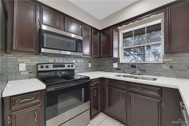 Building Photo - 19 S 41st St