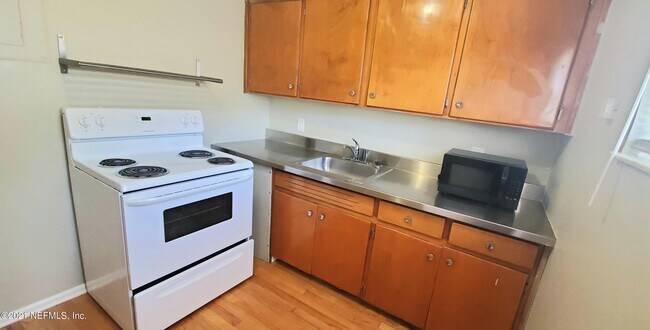 Building Photo - 2775 Herschel St