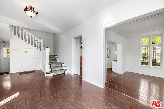 Building Photo - 2441 Glendower Ave