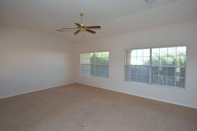 Building Photo - 3 Bedroom, 2 bath, 2 living areas, La Cueva area