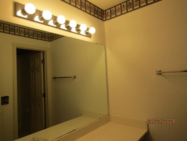 Building Photo - 619 Tupelo Ln