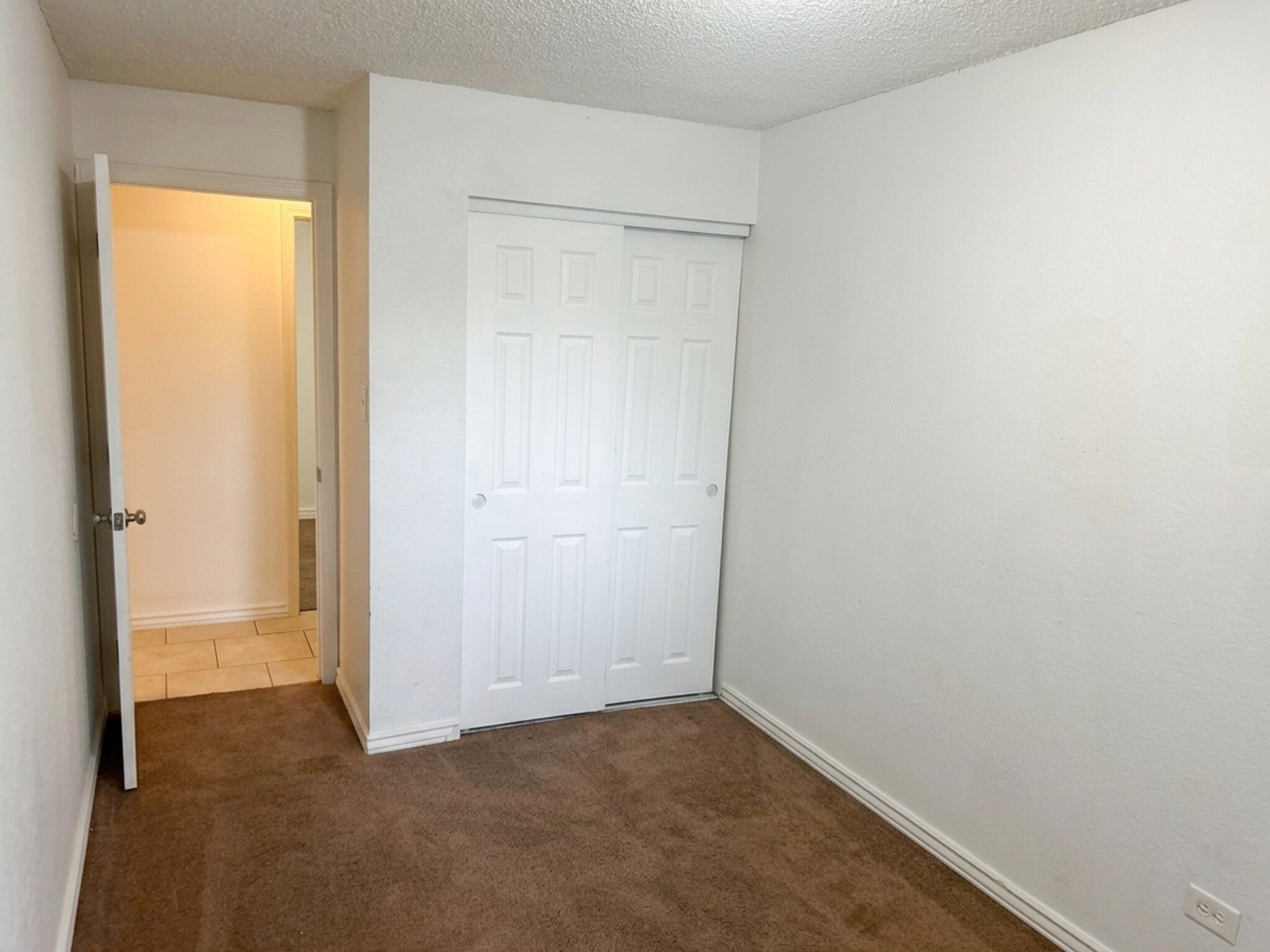 Building Photo - 707 W 96th Ave